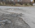 На обозначенных участках дороги проезжей части имеется множество ям и выбоин, превышающих допустимые согласно действующему в Российской Федерации ГОСТ Р 50597–93 размеры.