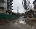 Первая курортная улица к морю, каждый день по ней проходят сотни людей, мамы с колясками и курортники, приезжающие на отдых. Дорогу разбили большегрузные машины которые подвозят материал к стройкам, хотя там стоит знак, что это пешеходная зона и ограниченный въезд. Все ответы от Администрации приходят с ответом в виде отписок, сначала говорили что в 2015 сделают, потом что поставили на реконструкцию в 2016, теперь что реконструкция будет в 2020 году. Полнейшее издевательство над людьми и своим городом.