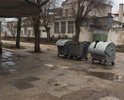 Первая курортная улица к морю, каждый день по ней проходят сотни людей, мамы с колясками и курортники, приезжающие на отдых. Дорогу разбили большегрузные машины которые подвозят материал к стройкам, хотя там стоит знак, что это пешеходная зона и ограниченный въезд. Все ответы от Администрации приходят с ответом в виде отписок, сначала говорили что в 2015 сделают, потом что поставили на реконструкцию в 2016, теперь что реконструкция будет в 2020 году. Полнейшее издевательство над людьми и своим городом.
