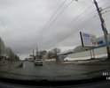 Ямы и колея на всем протяжении дороги. Постоянно скапливаются большие лужи между ул. Кабельной и пр. Кирова.