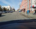 Одна из центральных улиц Брянска, вся в мелких ямах, латки повылетали, едешь как по гребенке