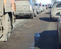 Минское шоссе на территории Одинцовском района, Московской области около развязки с Можайским шоссе в обе стороны правые полосы в аварийном состоянии, глубокие ямы, которые не могут преодолеть легковые автомобили. Из-за аварийного сужения в 1 полосу постоянные пробки.