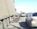 Минское шоссе на территории Одинцовском района, Московской области около развязки с Можайским шоссе в обе стороны правые полосы в аварийном состоянии, глубокие ямы, которые не могут преодолеть легковые автомобили. Из-за аварийного сужения в 1 полосу постоянные пробки.