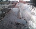 Ул.Кооперативная является частью маршрута на грузовой морской порт г.Азова, а также используется местными жителями для ежедневных передвижений, выезда из города в областной центр и населенные пункты района. Последние годы на улице проводится не своевременный точечный ямочный ремонт, которого в виду износа дороги и увеличения грузооборота морского порта явно не достаточно. Точечного ремонта хватает на 10-30 дней, после картина с ямами, выбоинами, колеёй не то чтоб обновляется, а только расширяет свои границы. На расположенных на улице нерегулируемых железнодорожных переездах более 50% времени в году наблюдаются ямы, выбоины, проломы, которые представлены на фото.