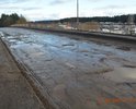 Дорога, если можно так назвать, в ужасном состоянии. На участке курсируют маршрутки. Мост вымылся до основания, торчит арматура.