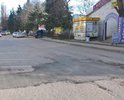 Яма более 2-х лет разрушалась, увеличиваясь в размерах.
При содействии РОО "Дорожный контроль - Севастополь" была отремонтирована 26.02.2017 года