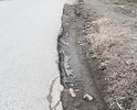 Отсутствует часть дороги, что создает опасность для автомобилистов. Дорога не ремонтировалась лет 10