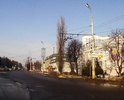 большие длинные ямы на Московском кольце при движении по ул. К.Маркса в сторону ул. Никитская. Инвестор, реконструировавший фонтан, сэкономил на дорожных работах на кольце.