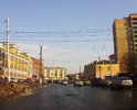 многолетний глубоко просевший люк на ул. Димитрова напротив Нового рынка и Хлебозавода при движении в сторону Московской площади