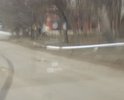 глубокие ямы с острыми краями