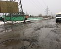 Год назад был застроен пустырь на Телецентре автосалонами Автомир все бы хорошо, но сделано как обычно. Салоны съэкономили на ливневое и теперь вся вода которая раньше была пустыре самотеком по асфальту автосалона стекает на дорогу ул.Славянская. Весна, осень, летом после дождя дорога превращается в озеро с ямами омутами. Радости добавляют автовозы на которые дорога не расчитана. Коммунальщики пытаются засыпать озеро но вода делает свое дело. Какой кретин разрешил бизнесменам именно такой способ благоустройства неведомо, но результат на фото. Никакие ремонты не помогут пока дорогу не поднимут выше и не закроют проезд фурам и автовозам. Особенно возмущает позиция автобизнесменов уничтожили дорогу и все божья роса.