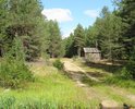 Сюда общественный транспорт с Верхней Тоймы не ходит второй год. Власти Архангельской области не считают нужным поддерживать дороги и связь с Окуловской. Люди в период распутья или снежных заносов месяцами живут без связи с внешним миром. Ростелеком не может обеспечить телефонную связь.