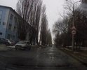 разбитая проезжая часть и многочисленные постоянные ямы на ул. К.Воробьева