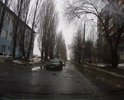 разбитая проезжая часть и многочисленные постоянные ямы на ул. К.Воробьева