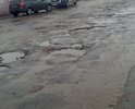 Центр г. Кашина, торговая площадь,  ямы, дыры, дорога ужас. Администрация, ведь Вам ее даже видно из окна. ОНФ приезжайте, посмотрите наши дороги.