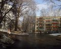 разбитая проезжая часть на пр-де Светлый между домами №3 и №13