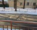 Яма на всю полосу, объезжать приходится по встречной