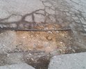 Здравствуйте. Дорога по ул. Кучуры, которая ведет к студенческому городку медико-фармацевтического института долгие годы находится в разбитом состоянии, как видно из фотографий:  вместо асфальтного покрытия, на проезжей части дороги установлены бетонные плиты, с грубыми нарушениями технологии дорожного покрытия. За время эксплуатации бетонные плиты разрушились до такой степени что появились большие по площади и глубине ямы, металлическая арматура бетонных плит оголилась и несет в себе определенную угрозу для автомобилей, кроме того в настоящие время ведется интенсивное строительство домов на территории горы Машук, с использованием тяжелой строительной техники, которая еще сильнее превращает проезжую часть в трудно проходимые дороги, также дорога очень узкая и нет возможности разъехаться двум легковым автомобилям. Просим Вас оказать содействие и возможность стимулирование краевую и городскую администрацию для капитального ремонта участка дороги по ул. Кучуры, с соблюдением всех технологических норм, и проведением Вашими специалистами контроля качества выполненных работ. С уважением автомобилисты г. Курорта Пятигорска.