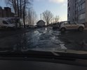 С декабря стоят местами огородительные элементы, но работы не ведутся ни в какую погоду. Хотя бы проверили бы ямы, засыпали временно чем-то и где надо установили огорождения, а пока мы меряем ямы днищем своих машин