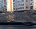С декабря стоят местами огородительные элементы, но работы не ведутся ни в какую погоду. Хотя бы проверили бы ямы, засыпали временно чем-то и где надо установили огорождения, а пока мы меряем ямы днищем своих машин