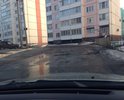 С декабря стоят местами огородительные элементы, но работы не ведутся ни в какую погоду. Хотя бы проверили бы ямы, засыпали временно чем-то и где надо установили огорождения, а пока мы меряем ямы днищем своих машин