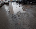 Улица Чистяковой (часть внутри мкр. Новая Трехгорка, г. Одинцово, Московская область) по проекту является придомовым проездом. Пользоваться дорогой невозможно, так как она разбита тяжелой техникой, перевозящей строительные материалы (песок и др.) для строительства выезда на Северный объезд Одинцово. Дорогу восстанавливать никто не хочет, она ничейная. От местных и областных чиновников одни отписки и обещания. Причем разбита дорога у жилых домов, и это создает существенные проблемы жителям этих домов, вызывает поломки автомобилей, и прочими способами нарушает их права. Требуется полноценное капитальное строительство нормальной дороги с соблюдением технологии и нормативов.