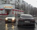 Постоянная не высыхающая лужа на дне которой разваливается дорожное покрытие.Дорога на этой улице изобилует ямами и выбоинами особенно возле гимназии и детского сада.Администрацию Советского района не интересует состояние дорог как в тёплое время года так и зимой не расчищая дорогу от снега ведущую к гимназии и двум детским садам.