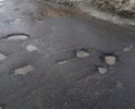 В нашем городе все дороги нуждаются в ремонте.