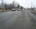 Краснинское шоссе долгое время капитально не ремонтировали. Асфальт исчезает вместе со снегом. Дорога, сплошная полоса препятствий,тротуар как лоскутное одеяло, а о доступной среде для людей с ОВЗ и говорить не приходится.