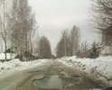 Одна из центральных улиц города.
Асфальт на этой городской "магистрали" крайний раз был уложен ещё во-времена СССР. С тех-пор значимых ремонтов дорожного полотна не проводилось.
По адресу "улица Солнечная" располагается средняя школа. Каково малышам после занятий идти домой лавируя между "суровыми реалиями Российского бытия 21 века"?