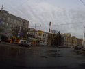 просевший люк на ул. Димитрова перед Новым рынком перед нерегулируемым пешеходным переходом