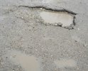 разбитые дороги. ямы глубиной 10-15 см.