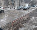 Разбитая дорога у Почты России и рядом со Сбербанком, просто ужас!