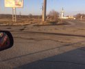 При повороте с Арнестовского круга на бульвар мира невозможно сразу повернуть на правую полосу, нужно совершать маневр через левую полосу, что уже нарушает правила ПДД (из-за состояния покрытия)