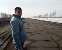 Абсолютно опасная дорога. По сути, она такая на всем протяжении от Спасска до Ижевского. В селе Гавриловское дорога в нормальном состоянии, но как только выйдешь за его пределы - ехать крайне опасно. Машины едут по обочине. 

Ссылка на видео: https://youtu.be/6-4TZYXL0MY