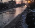 100 метров воды на дороге.Глубина 40см.шириной во всю дорогу