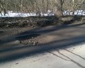 Несколько дней назад отфрезеровали выбоины. Асфальт в этих местах начинает разрушаться и дальше.
