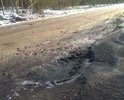 Дорога была отремонтирована от Выборга ровно до этого места и брошена,ещё 2 года назад.Дорга единственная соединяющая Выборг и Каменку.По этому бездорожью ездят рейсовые автобусы,скорая помощь и полиция.По сути дороги нет.Есть направление по окопам и выбоинам .Особенно не понятно,почему ремонт бросили по середине пути?Есть предположения,что либо начинается другой административный участок,либо деньги на ремонт были украдены ,а по документам дорога отремонтирована.
