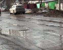 По улице постоянно ездят грузовые машины, которые и разбивают дорогу... Засыпают щебнем и на этом все... И это из года в год...