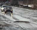 По улице постоянно ездят грузовые машины, которые и разбивают дорогу... Засыпают щебнем и на этом все... И это из года в год...