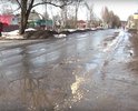 Улица Каховского - застревают в ямах даже автобусы, про легковые и говорить не приходится... Пешеходные переходы все разбиты, переходишь дорогу по колено в воде...