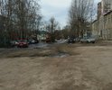 Справа на фото здание районной Администрации!!! Отдел ЗАГС, отдел Архитектуры, Управление образования района! Люди призжают со всего района и такое состояние дороги! УЖАС!!! Дороги просто нет! Одни обещания администрации города навести порядок, а по факту ничего не делается!