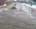 Дорогу грейдируют один раз в год хватает на неделю. Люки с колодцев украли, закрыты досками. Дети по этой дороге ходят в школу. Ближайший путь из района долгостроя в центр города.