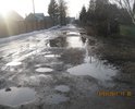 Дорогу грейдируют один раз в год хватает на неделю. Люки с колодцев украли, закрыты досками. Дети по этой дороге ходят в школу. Ближайший путь из района долгостроя в центр города.