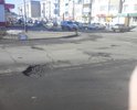 Проезд от ул.Куйбышева до ул.8 марта. На проезжей части улицы огромные ямы, превышающие размеры ГОСТа. отсутствует пешеходный переход на этом оживленном участке.
