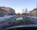 На данном участке ходит большое количество детей в школу, отсутствует нормальная пешеходная зона многим приходится выходить на проезжую часть. Дорога сделана из бетонных плит, которые местами выдавило грунтом, что даже в летний период страшно ехать на легковом автомобиле.
