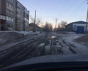 На данном участке ходит большое количество детей в школу, отсутствует нормальная пешеходная зона многим приходится выходить на проезжую часть. Дорога сделана из бетонных плит, которые местами выдавило грунтом, что даже в летний период страшно ехать на легковом автомобиле.