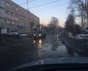 Местами встречаются лужи глубиной в 50 см, на участке от светофора до АЗС дорогу ремонтируют каждый год, а с приходом весны асфальт тает вместе со снегом.