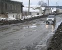 Начиная с ул.Первомайской - сплошные ямы с прошлого года, которые с таянием снега только усугубились. Особенно сразу после поворота с Первомайской на Ленина. А это единственная дорога, связывающая с Нагорским районом, Шестаково, Совье и множеством других населенных пунктов. По этой дороге постоянно идут лесовозы и грузовые машины с гравием и песком. Дорога УЖАСНАЯ. Ямы по всем замерам не соответствуют никаким ГОСТАм. Для объезда этих ям машины вынуждены выезжать на встречку. Администрация обещает начать решение этой проблемы с апреля, но ездить-то нужно сейчас и каждый день, т.к. многие работают и учатся в городе. Фото еще не такие наглядные.