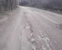 Главная дорога в с.Краснолесье Симферопольского района (по которой ходят автобусы) полностью в маленьких и больших ямах. В прошлом году (в 2016) пытались ее отремонтировать (заливали битумом) - стало еще хуже, лучше бы вообще ничего не делали.